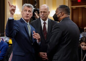 Top investigator: Interviewing witnesses hard when info leaked 30min later.