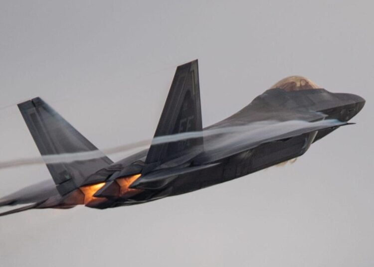 General leading command: Mysterious flying objects popping up–shooting them down!