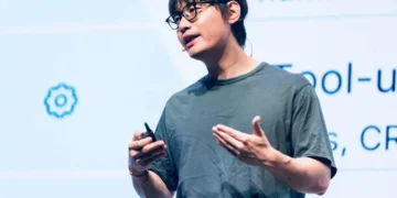 Entrepreneur Yi Shi’s vision with FlashIntel AI